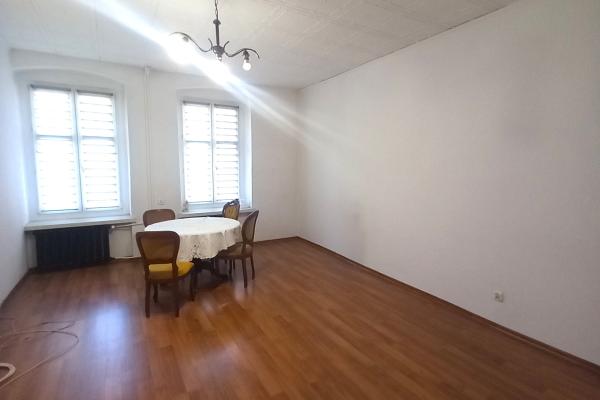 Na sprzedaż wyjątkowe, przestronne mieszkanie 77 m² w zabytkowej kamienicy